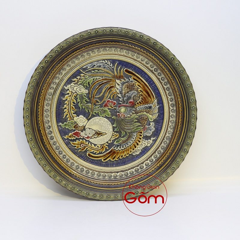 Đĩa gốm sứ trưng bày