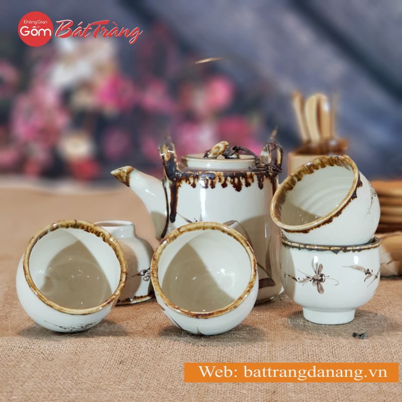 Bộ trà ấm cao quai đồng đúc