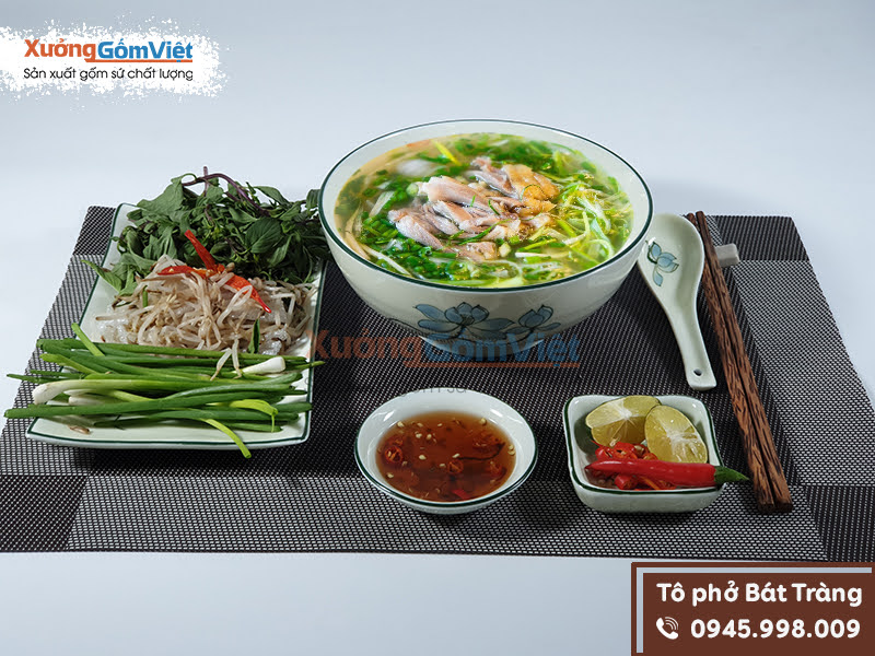 Tô phở vẽ sen Bát Tràng