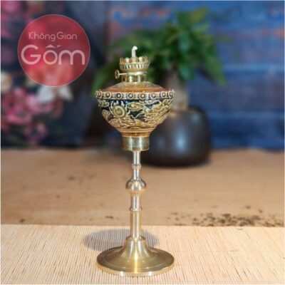 Đèn chân đồng khắc rồng