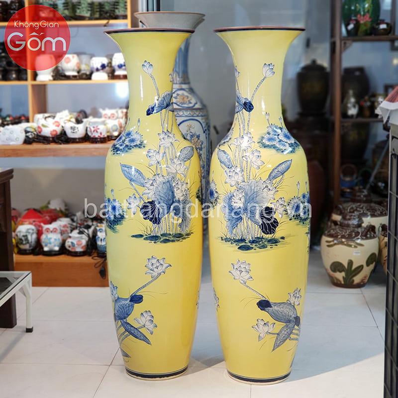 Cặp lục bình sen chép men lam nền vàng