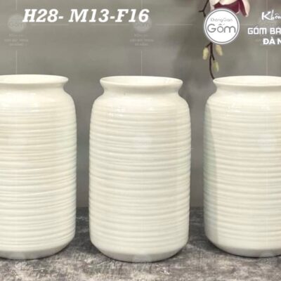 lo-hoa-gom-su-bat-trang-dang-phich-hoa-tiet-vien-ngang-vuot-tay-mau-trang (5)