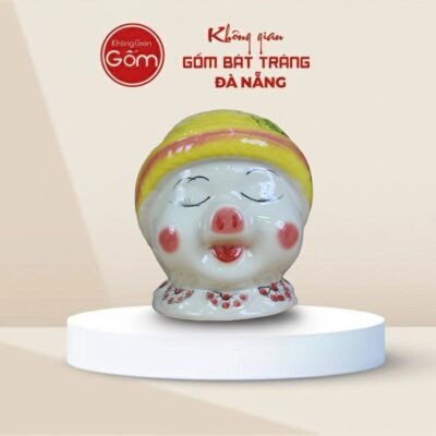 Heo đất gốm sứ Bát Tràng mắt cười híp đội mũ vàng - Ảnh đại diện