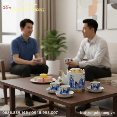 Cận cảnh bộ ấm trà Bát Tràng men lam Trúc Lâm T...