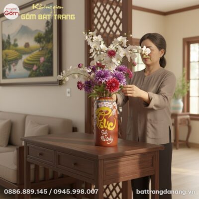 Cận cảnh bình hoa gốm sứ Bát Tràng cao 35cm, tậ...