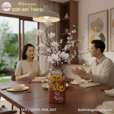 Cận cảnh bình hoa gốm sứ Bát Tràng cao 35cm, tậ...