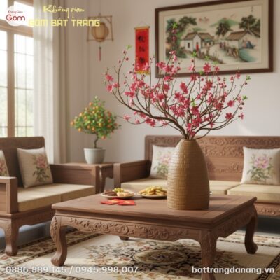 cận cảnh Bình hoa gốm Bát Tràng dáng chuông men...