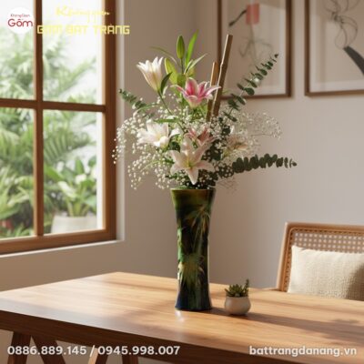 Bình hoa men xanh Bát Tràng 44cm đặt trên bàn l...