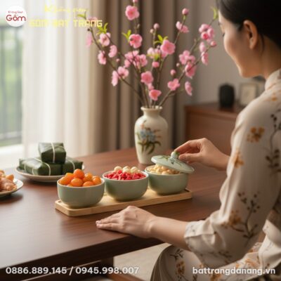 cận cảnh 1 người phụ nữ Việt mặc trang phục ở n...