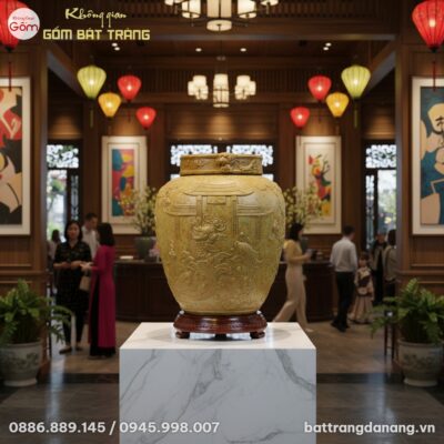cận cảnh Chum rượu gốm sành 50 lít với họa tiết...