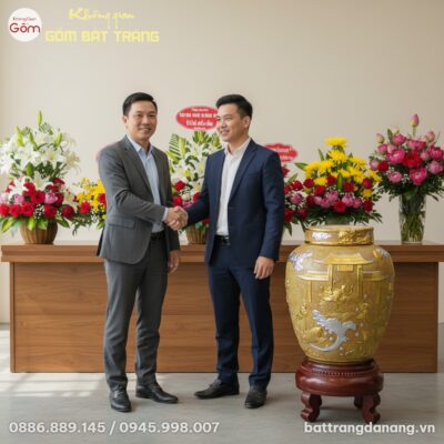 Trong một phòng làm việc yên tĩnh mang phong cá...