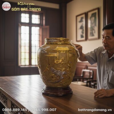 cận cảnh chiếc chum rượu gốm 50 lít 'Cá Chép Vư...