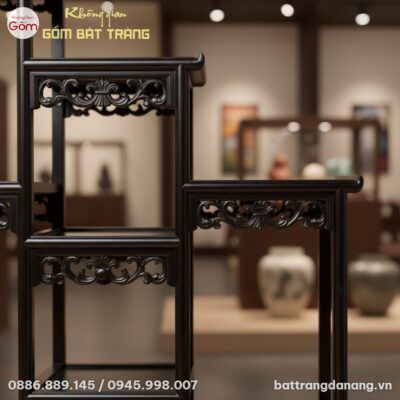 Góc chụp cận cảnh kệ gỗ tam cấp BT-DG02 cao 95c...