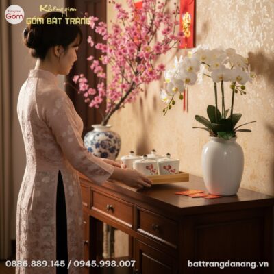Khay mứt Tết Bát Tràng men trắng đào đỏ trên bà...