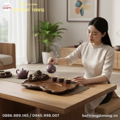 Khay pha trà gỗ vân mây chạm Phật Di Lặc đặt tr...