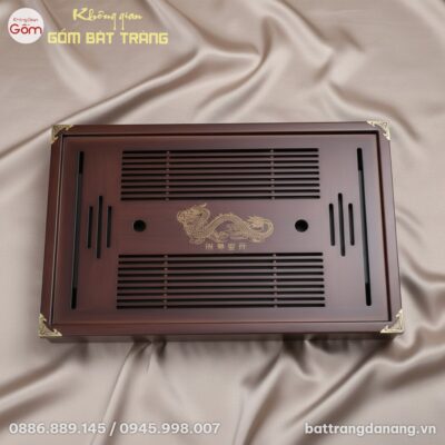 Cận cảnh khay trà gỗ rồng vàng tinh xảo, tập tr...