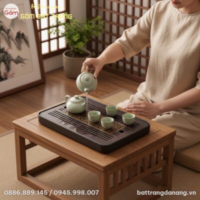 góc chụp từ trên cao xuống cận cảnh Khay trà gỗ...