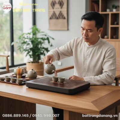 cận cảnh Một người đàn ông trung niên Việt Nam ...