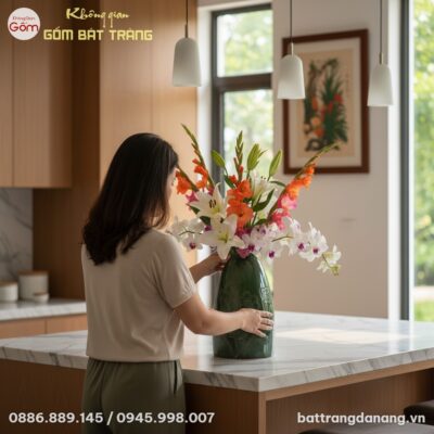 cận cảnh Lọ hoa gốm Bát Tràng dáng chuông men x...