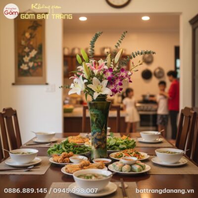 cận cảnh Lọ hoa gốm Bát Tràng men xanh hoa sen ...