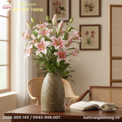 cận cảnh Lọ hoa men nâu dáng chuông Bát Tràng c...