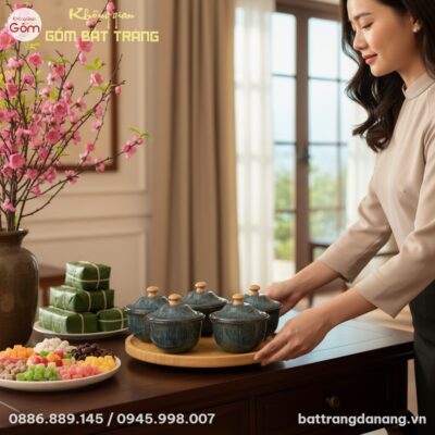 Cận cảnh 1 người phụ nữ Việt Nam trang phục tha...