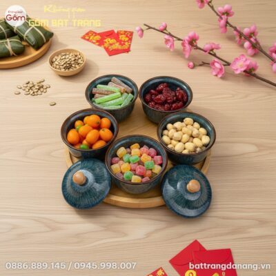 Chụp từ trên cao xuống (top-down view) set 5 hũ...
