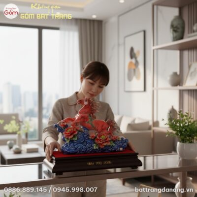 Cận cảnh 1 người phụ nữ Việt trang phục ở nhà đ...