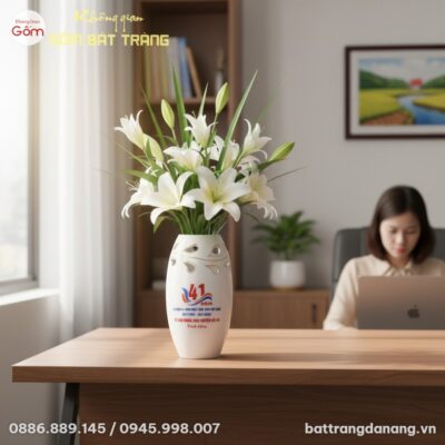 Lọ hoa gốm sứ Bát Tràng trắng vẽ vàng, in logo ...