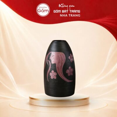 Lọ hoa gốm Bát Tràng men mộc khắc chìm thiếu nữ tóc mây dáng chuông