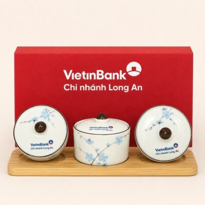 Bộ 3 hũ mứt tròn men kem vẽ đào xanh kèm khay gỗ in logo NT-KMQT04 - Chi tiết 4