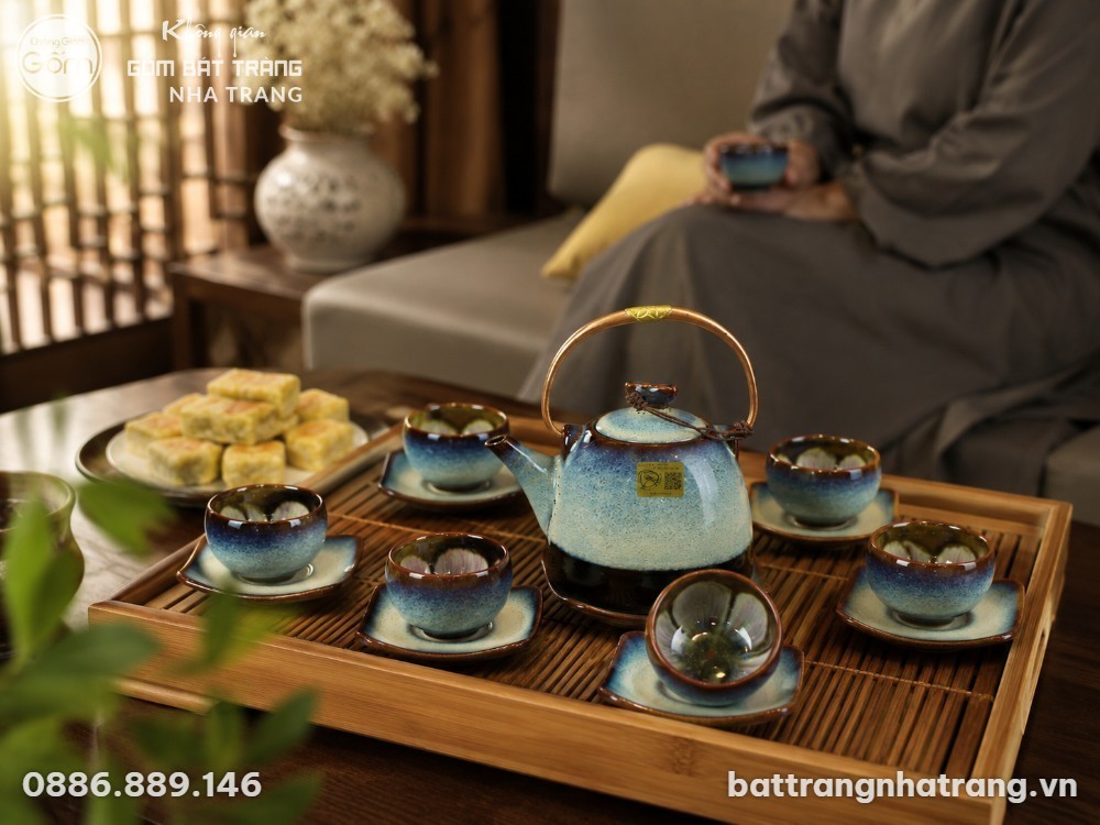 Bộ ấm chén uống trà tiếp khách đầu Xuân