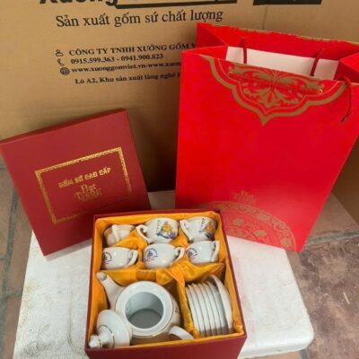 Bộ Ấm Chén Sứ Trắng In Logo Họa Tiết Thuận Buồm Xuôi Gió Viền Vàng - Chi tiết 6