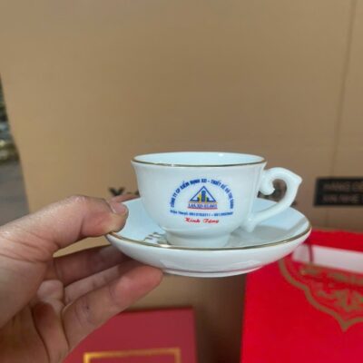 Bộ Ấm Chén Sứ Trắng In Logo Họa Tiết Thuận Buồm Xuôi Gió Viền Vàng - Chi tiết 7