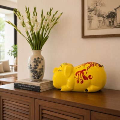 Heo Đất Dáng Phệ Nằm Men Vàng Vẽ Tay Chữ Phúc Lộc Hoa Mai NT-HD02 - Chi tiết 2