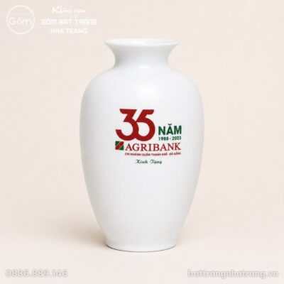 Lọ Hoa Sứ Bát Tràng Dáng Cổ Rụt Vẽ Sen Xanh In Logo NT-LHQT03 - Chi tiết 1