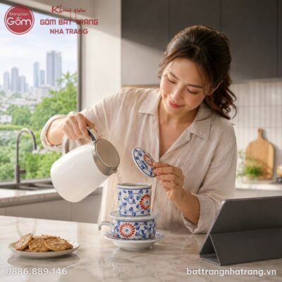 Phin Cà Phê Gốm Sứ Bát Tràng Vẽ Tay Họa Tiết Hoa Cúc Men Lam NT-PCF03 - Chi tiết 1
