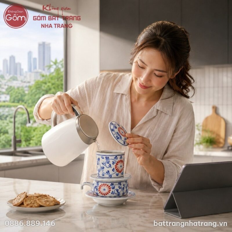 Phin Cà Phê Gốm Sứ Bát Tràng Vẽ Tay Họa Tiết Hoa Cúc Men Lam NT-PCF03 - Chi tiết 1