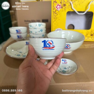 Bộ Bát Đĩa Gốm Sứ Men Kem Vẽ Hoa Mai Xanh Quà Tặng Kỷ Niệm Cao Cấp - Chi tiết 4
