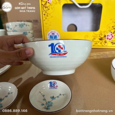 Bộ Bát Đĩa Gốm Sứ Men Kem Vẽ Hoa Mai Xanh Quà Tặng Kỷ Niệm Cao Cấp - Chi tiết 2