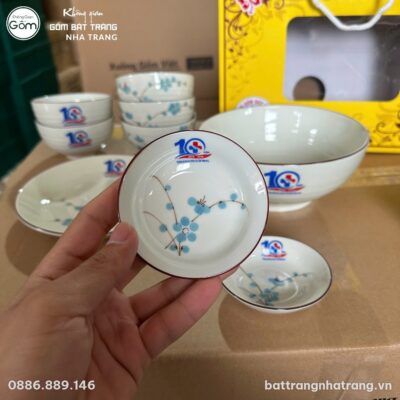 Bộ Bát Đĩa Gốm Sứ Men Kem Vẽ Hoa Mai Xanh Quà Tặng Kỷ Niệm Cao Cấp - Chi tiết 3