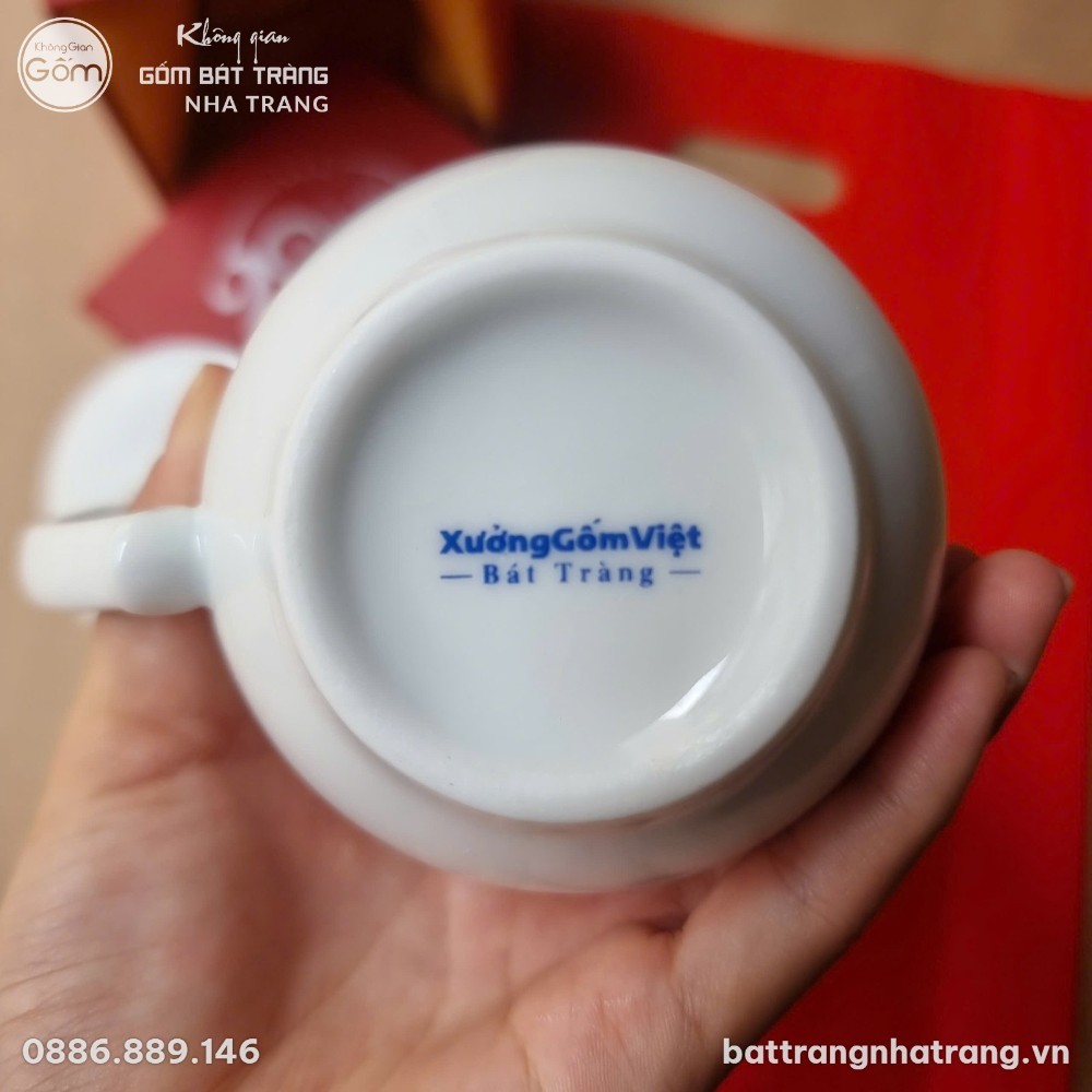 Ly Sứ Trắng Có Nắp In Logo Kỷ Niệm 20 Năm Ngày Trở Về Trường - Chi tiết 4