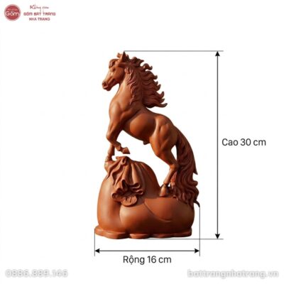 Kích thước Tượng cát mã phú quý gốm nâu mộc cao 30cm NT-TN03