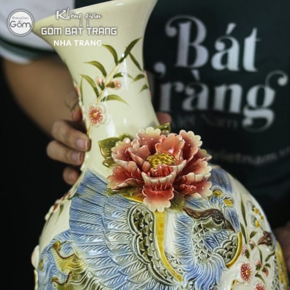 Bảo bình Bát Tràng men kem đắp nổi họa tiết Công Đào Phú Quý NT-BB04 - Ảnh 3