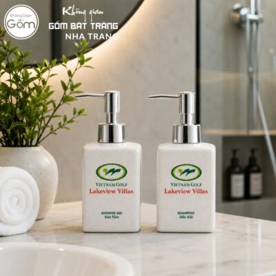 Bộ 2 bình gốm sứ in logo đựng dầu gội sữa tắm màu kem men cát lấm tấm NT-PKNT01 - Chi tiết 2
