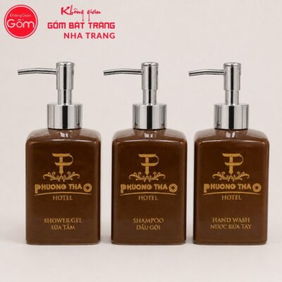 Bộ 3 bình gốm sứ in logo đựng dầu gội sữa tắm nước rửa tay màu nâu men màu bóng NT-PKNT06 - Chi tiết 1