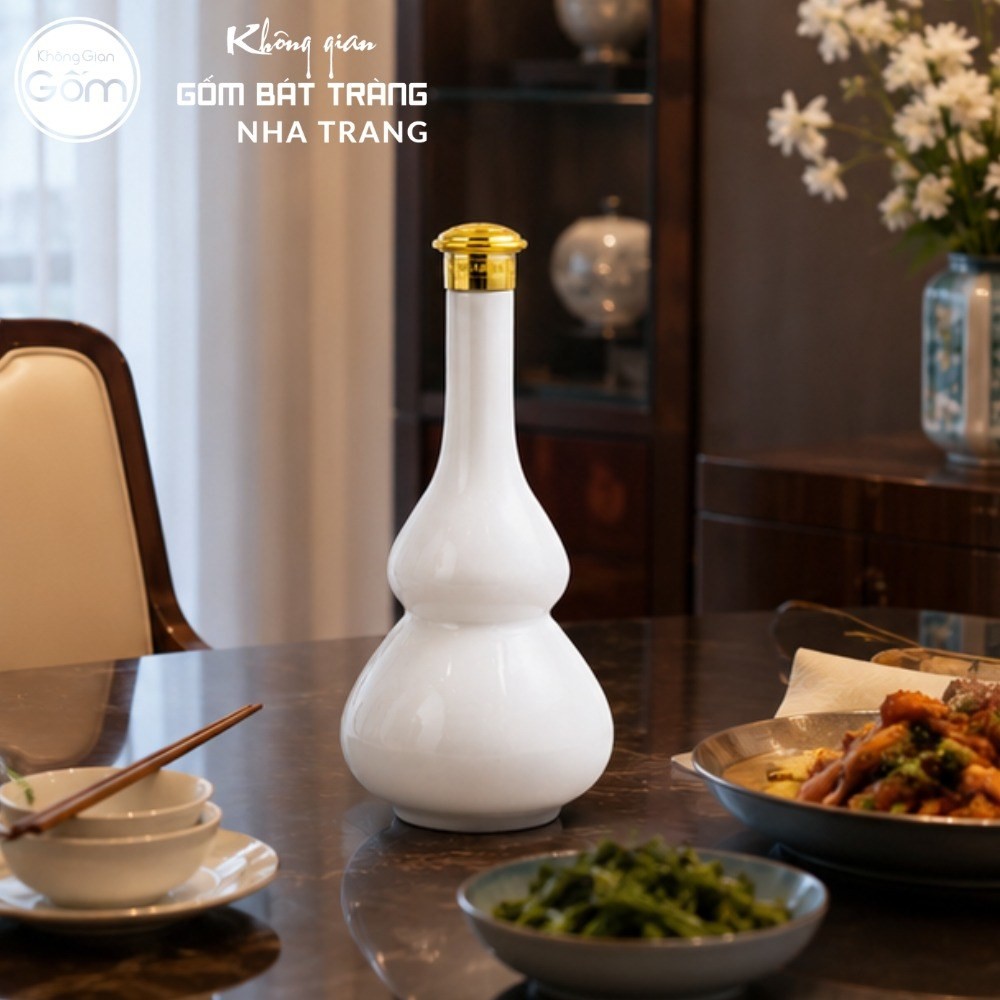 Chai rượu gốm sứ Bát Tràng dáng hồ lô màu trắng nắp vàng dung tích 500ml NT-NR01 - Chi tiết 1