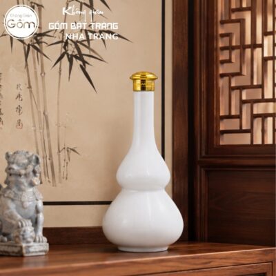 Chai rượu gốm sứ Bát Tràng dáng hồ lô màu trắng nắp vàng dung tích 500ml NT-NR01 - Chi tiết 3