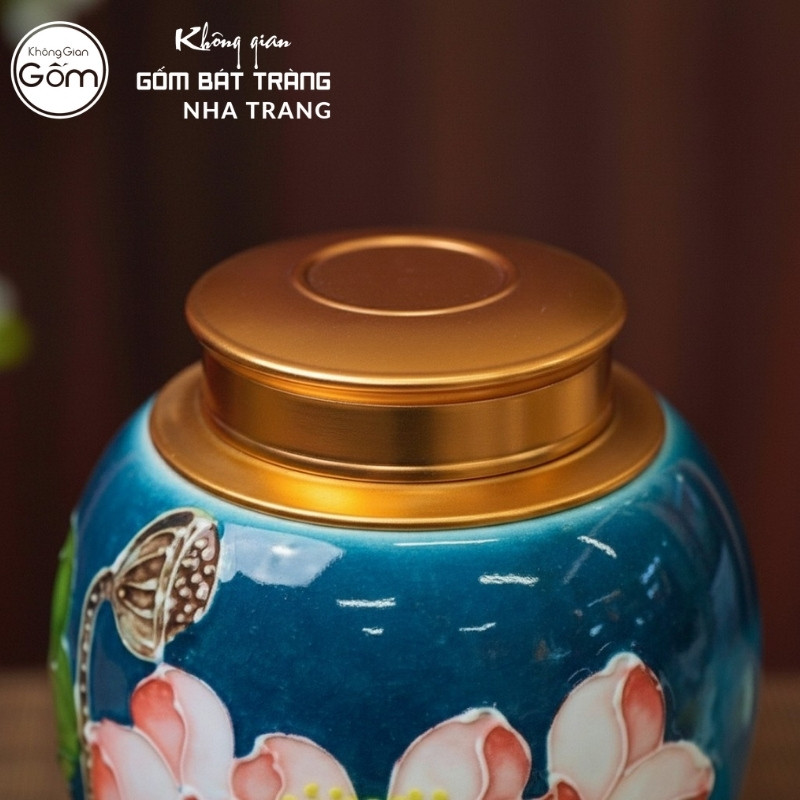 Lọ chè gốm sứ Bát Tràng dáng tròn men xanh dương vẽ sen hồng BT-HT03 - Ảnh 3