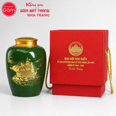 Hũ đựng trà quà tặng gốm sứ in logo dáng bí màu xanh lục hoạ tiết thuyền buồm vàng kim NT-HT04 - Chi tiết 3